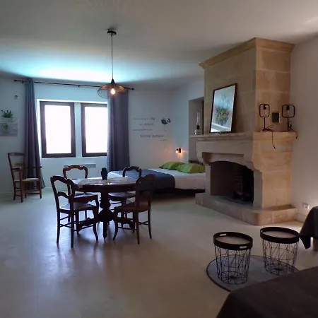 La Maison Du Rocher Oda ve Kahvaltı Carennac