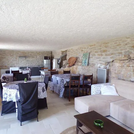 La Maison Du Rocher 3*