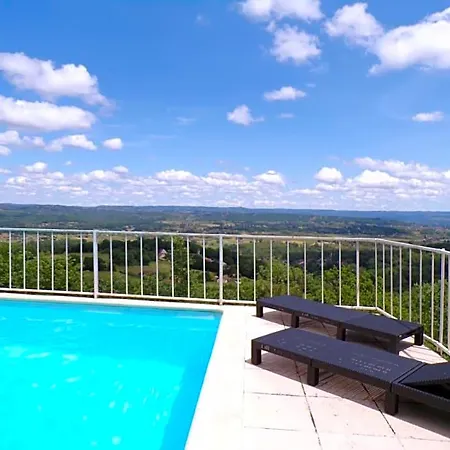 Bed & Breakfast La Maison Du Rocher 3*