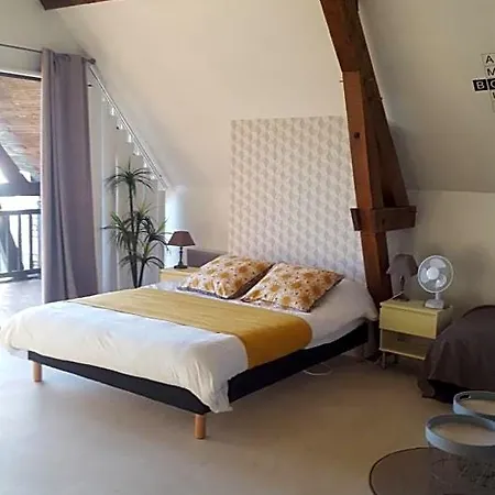La Maison Du Rocher Bed & Breakfast 3*