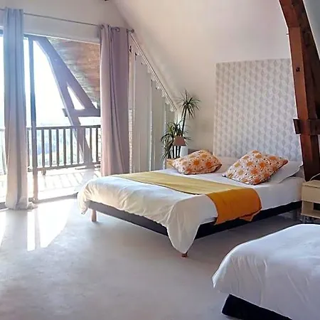 Couette-café La Maison Du Rocher 3*